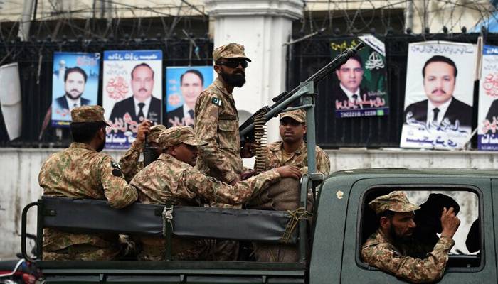 لاہور میں پاک فوج تعینات ، موبائل فون سروس بندہونے کا امکان