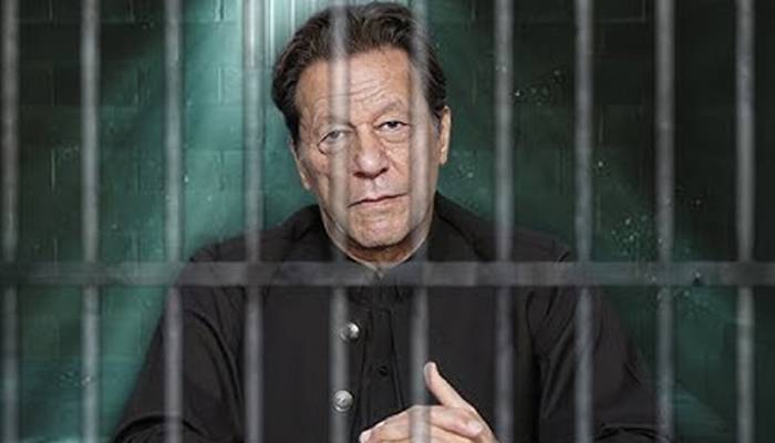 عمران خان کی تازہ ترین تصویر سامنے آگئی، سوشل میڈیا پر ہلچل مچ گئی