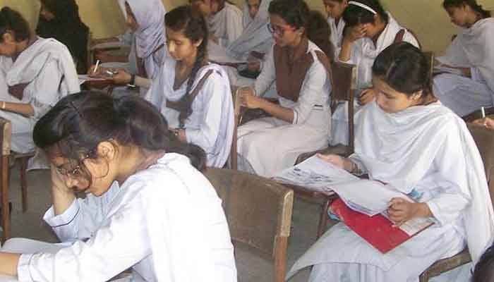 کراچی انٹر بورڈ کے فرسٹ ایئر 2023 کے امتحان میں طلبہ کو 15 فیصد اضافی مارکس دینے کا فیصلہ
