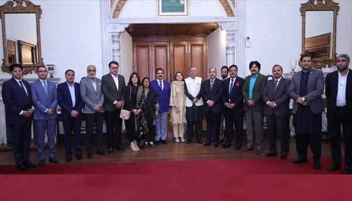 صدر مملکت سے لاہور چیمبر کے صدر  کی   وفد کے ہمراہ ملاقات 