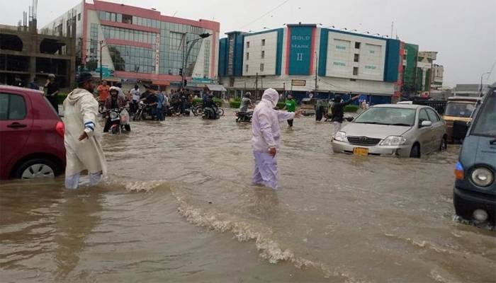 متوقع بارشیں،کراچی میں ایمرجنسی نافذ،کل آدھی چھٹی