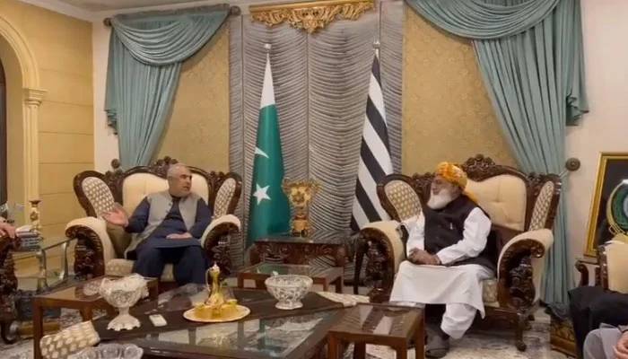 پی ٹی آئی وفد کی فضل الرحمان سے ملاقات، عمران خان نے کیا پیغام دیا بتا دیا