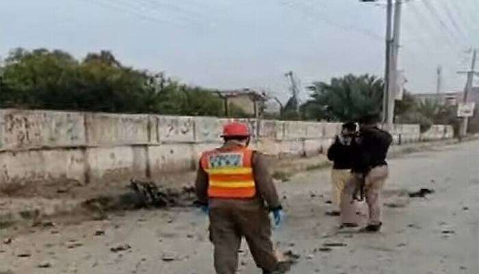 پشاور: بورڈ بازار کےقریب موٹر سائیکل میں دھماکا، 2 افراد جاں بحق