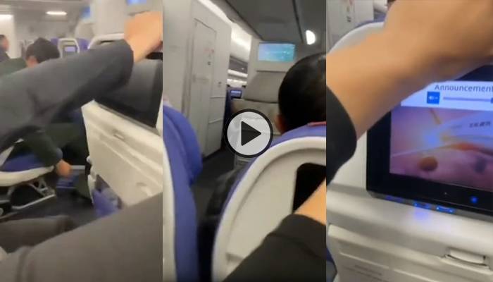 طیارے میں مسافروں کی چیخ و پکار ، مگر کیوں؟ ویڈیو دیکھیں