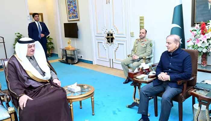 سعودی سفیر کی شہباز شریف سے ملاقات، وزیر اعظم کو دورہ سعودی عرب کی دعوت
