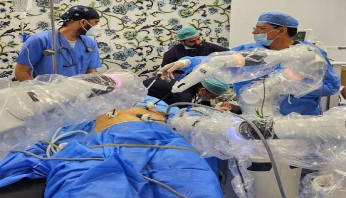 جناح اسپتال میں ذبابیطس، موٹاپے کا شکار خاتون کی کامیاب روبوٹک سرجری کردی گئی