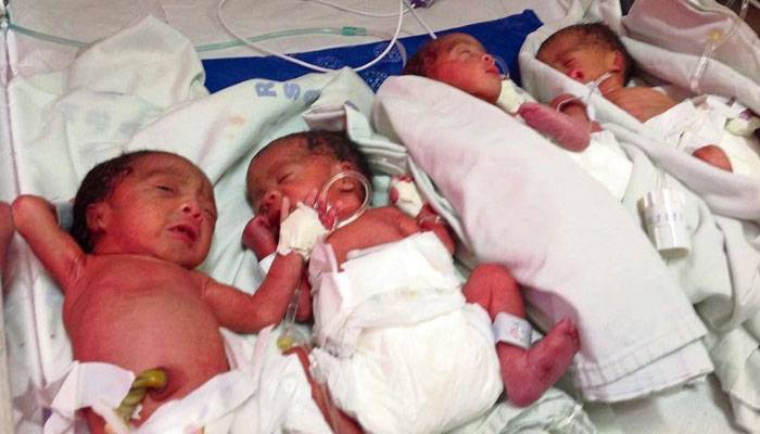 فیصل آباد: خاتون کے ہاں بیک وقت 4 بچوں کی پیدائش