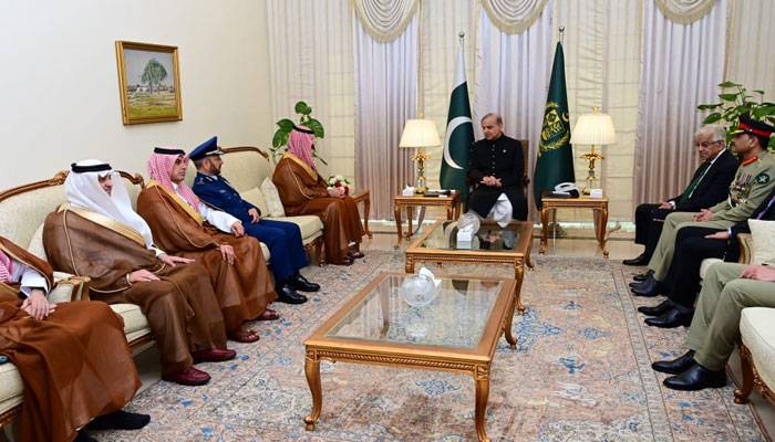 وزیر اعظم سے سعودی وزیر دفاع  کی ملاقات، دو طرفہ امور پر تفصیلی بات چیت