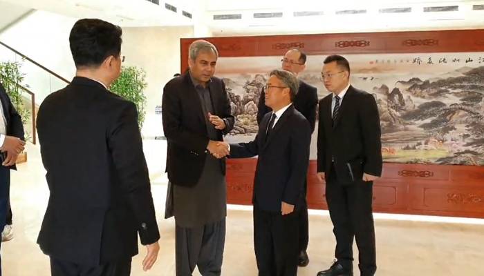 محسن نقوی کی چینی سفارتخانے آمد، انویسٹی گیشن ٹیم کو تحقیقات پر بریفنگ
