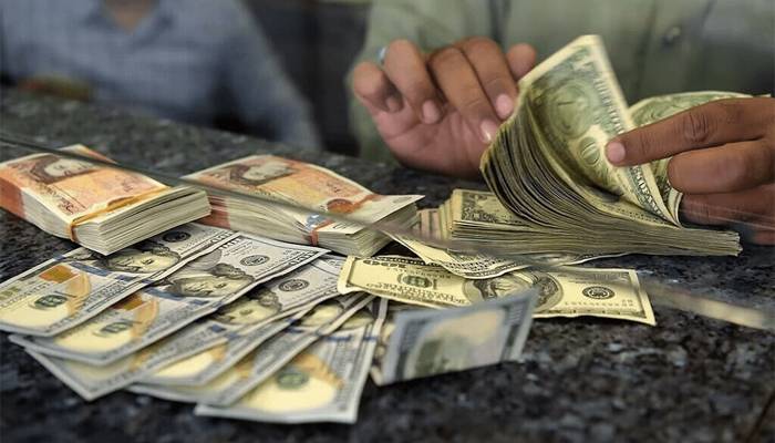امریکی ڈالر کو ’ ریورس ‘ گیئر لگ گیا، سستا ہوگیا