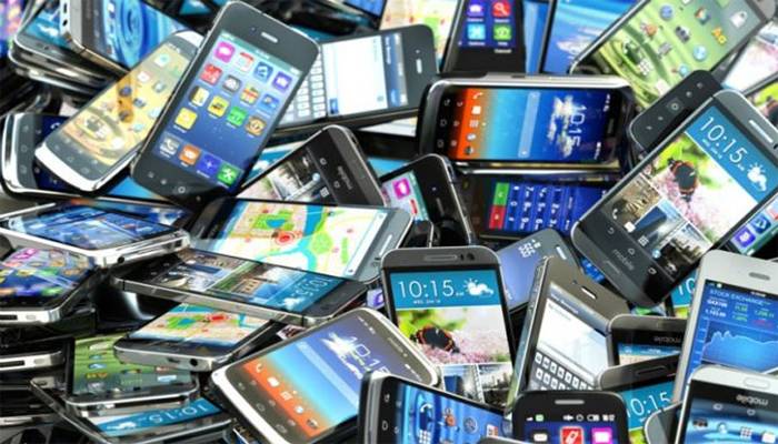 پاکستان بھر میں موبائل فونز کی قیمتوں میں 10 ہزار روپے تک کی کمی‎