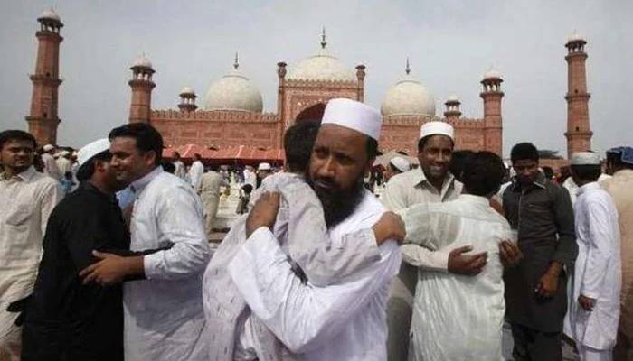ملک بھر میں عید الفطر مذہبی جوش و جذبے سے منائی جا رہی ہے