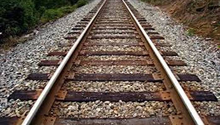 روٹھی بیوی کو منانے میں ناکامی، دلبرداشتہ شوہر کی ٹرین کے نیچے آکر خودکشی 