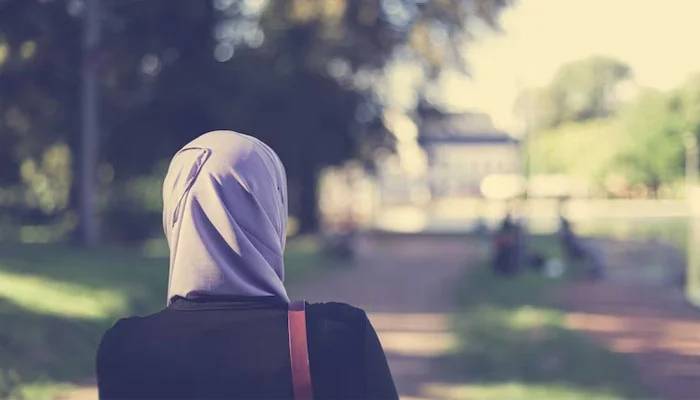 سویڈن: اسکارف پہننے پر نوکری سے نکالے جانے کیخلاف کیس مسلم خاتون نے جیت لیا