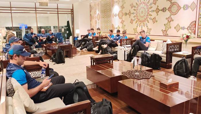 نیوزی لینڈ کرکٹ ٹیم پانچ ٹی 20 میچ کھیلنے پاکستان پہنچ گئی