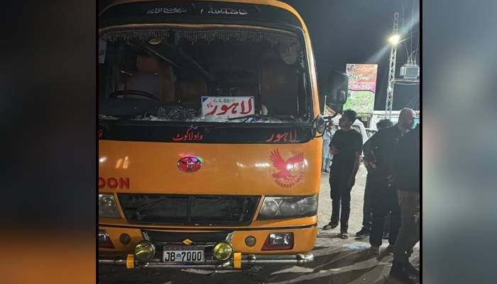 کہوٹہ سے لاہور جانے والی مسافر بس پر نامعلوم افراد کا حملہ