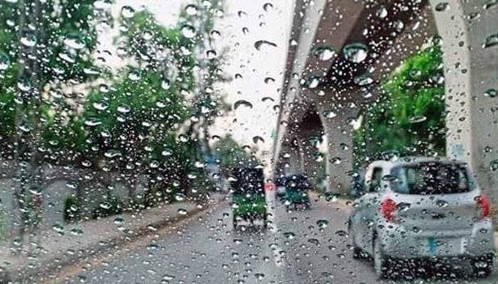 لاہور کے مختلف علاقوں میں تیز بارش، موسم خوشگوار ہوگیا