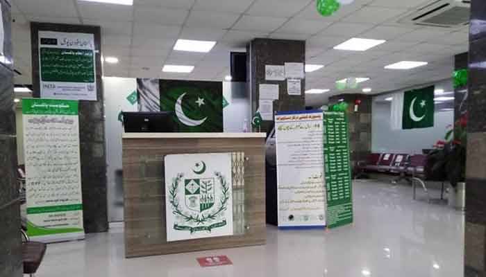 وزیر داخلہ محسن نقوی کا کراچی، لاہور میں 1،1 پاسپورٹ دفتر 24 گھنٹے کھلا رکھنے کا اعلان
