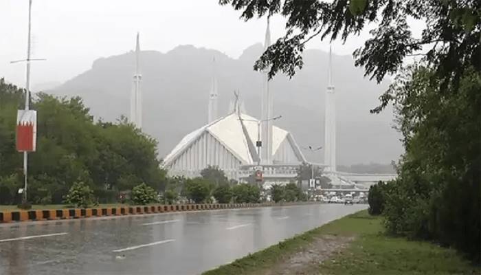 راولپنڈی، اسلام آباد سمیت مختلف شہروں میں بارش و ژالہ باری، گرمی کا زور ٹوٹ گیا