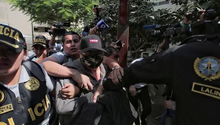  جنوبی امریکا کے ملک پیرو میں صدر کا بھائی رشوت لیتے ہوئے گرفتار