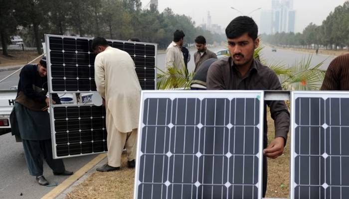 نیشنل گرڈ سے بجلی کی خریداری میں کمی، شمسی توانائی کا رجحان بڑھ گیا