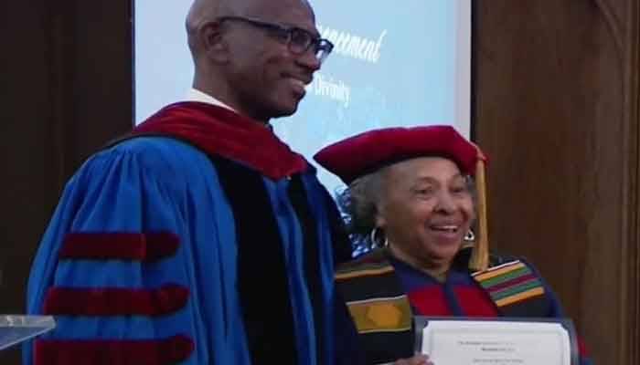 83 سالہ خاتون ہاورڈ سے گریجویشن کرنے والی معمر ترین طالبہ بن گئیں