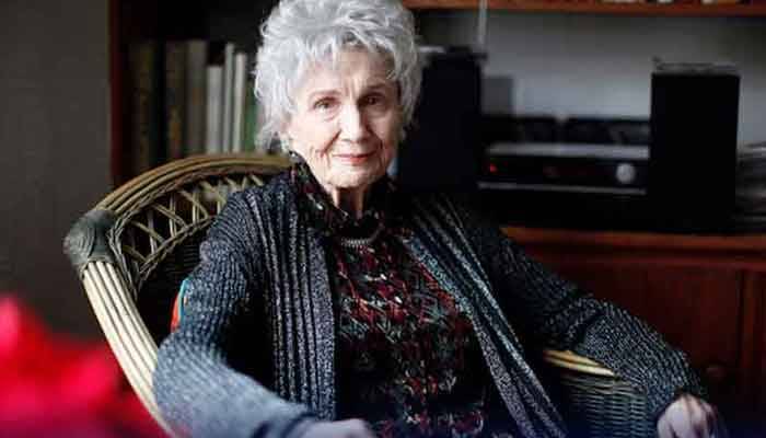 نوبل انعام یافتہ کینیڈین مصنفہ ایلس منرو 92 سال کی عمر میں انتقال کر گئیں 