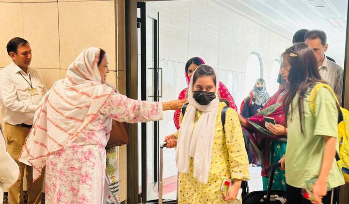 پی آئی اے کی خصوصی پرواز بشکیک سے لاہور طلبہ کو لیکر پہنچ گئی