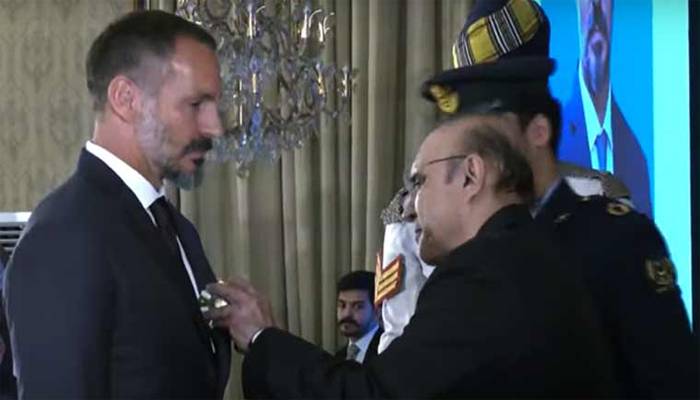صدر مملکت نے پرنس رحیم آغا خان کو نشانِ پاکستان سے نواز دیا