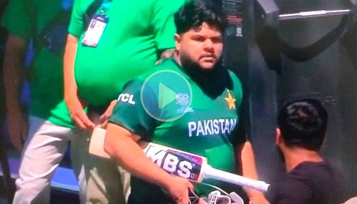 ویڈیو؛ اعظم خان اور شائقین کے درمیان گرما گرمی