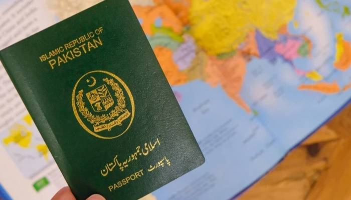 بیرون ملک پناہ لینے والے پاکستانیوں کو پاسپورٹ جاری نہیں ہوگا،وزارت داخلہ