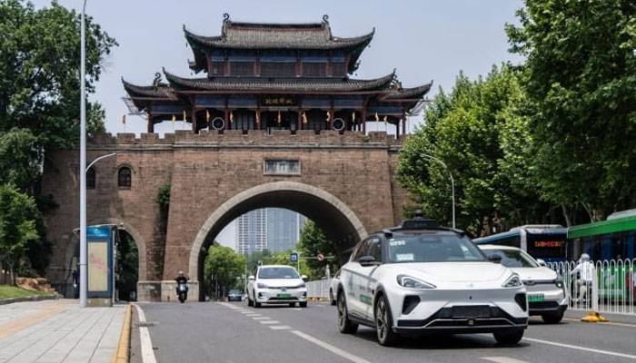 چین نے بنا ڈرائیور کی 500 گاڑیاں چلانے کا سب سے بڑا تجربہ کردیا