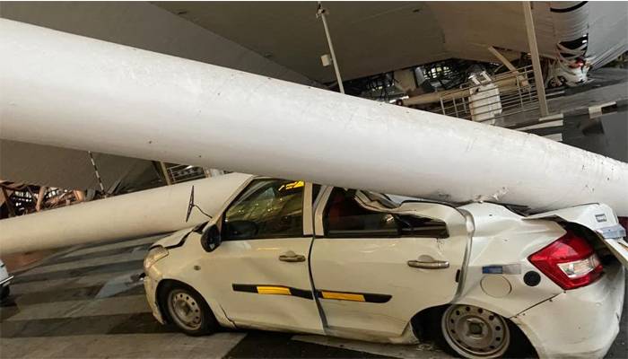 شدید بارش سےدہلی ایئرپورٹ کےٹرمینل ون کی چھت کا ایک حصہ گر گیا