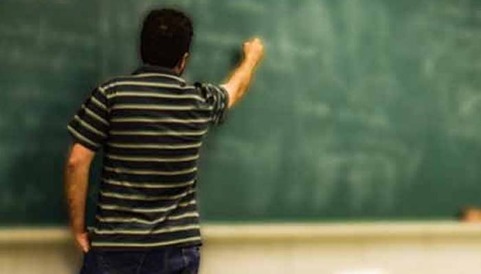 بیرون ملک تعلیم: 5 سال سرکاری کالج میں نہ پڑھانے پر 25 لاکھ جرمانہ
