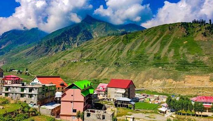 ناران سیر کو گئے  9 لاپتہ  افراد میں سے ایک کی ماں صدمے سے چل بسی