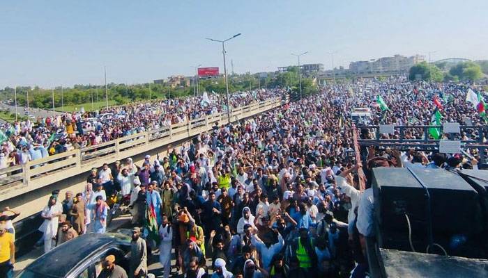 فیض آباد میں مذہبی جماعت کا دھرنا، ٹریفک بند ہونے سے شہریوں کو مشکلات