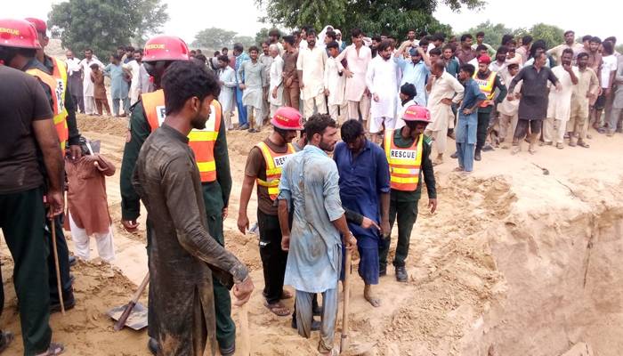 کنویں کی کھدائی کے دوران مٹی کا تودہ گرنے سے 3 مزدور جاں بحق