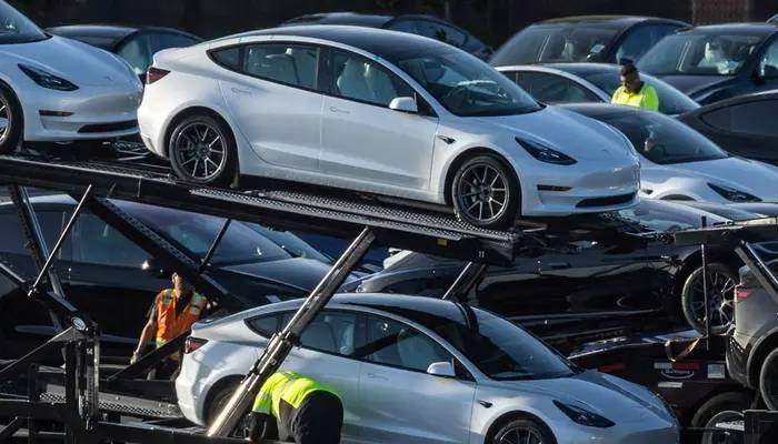 tesla summmoned back 1.8 million evs