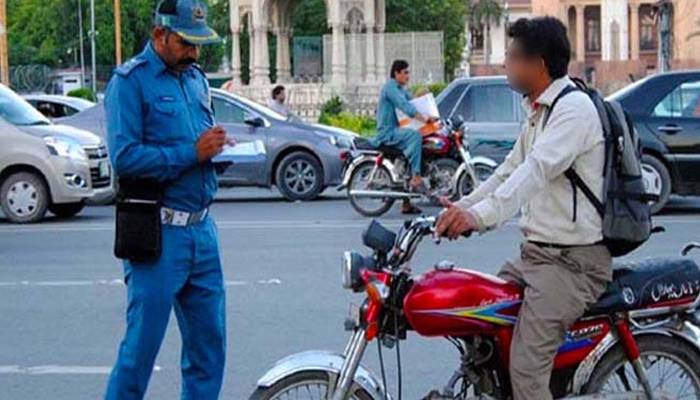 خبردار۔۔ہوشیار۔۔مصنوعی ذہانت سےبغیر ہیلمٹ موٹرسائیکل سوار کا بچنا ناممکن