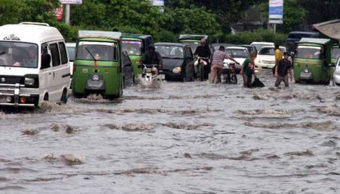 لاہور سمیت پنجاب بھر میں بارش سے جل تھل ایک ہوگیا، 44 سالہ ریکارڈ ٹوٹ گیا