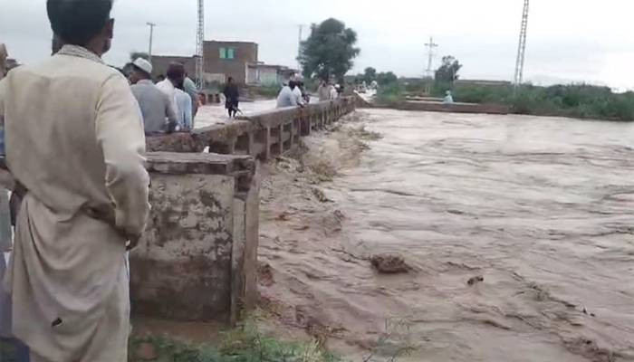 ملک بھر میں بارشوں سے تباہی، حادثات میں 11افراد جاں بحق، نشیبی علاقے زیر آب