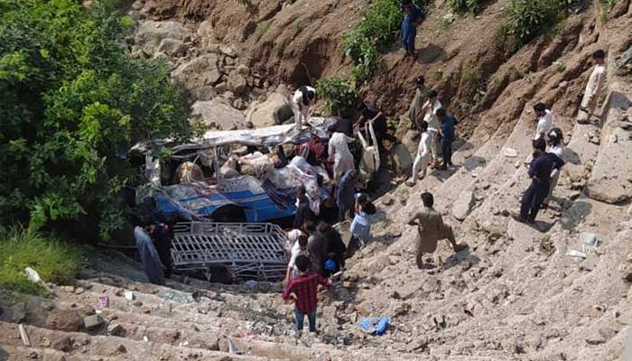 کہوٹہ سے راولپنڈی آنے والی بس کھائی میں گر گئی، 25 سےزائدمسافر جاں بحق