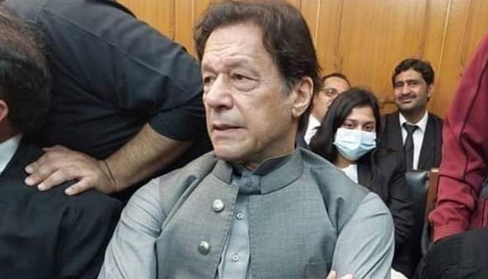 جیو نیوز اور پبلک نیوز کےرپورٹر کو کوریج سےروکنے پر عمران خان کااحتجاج