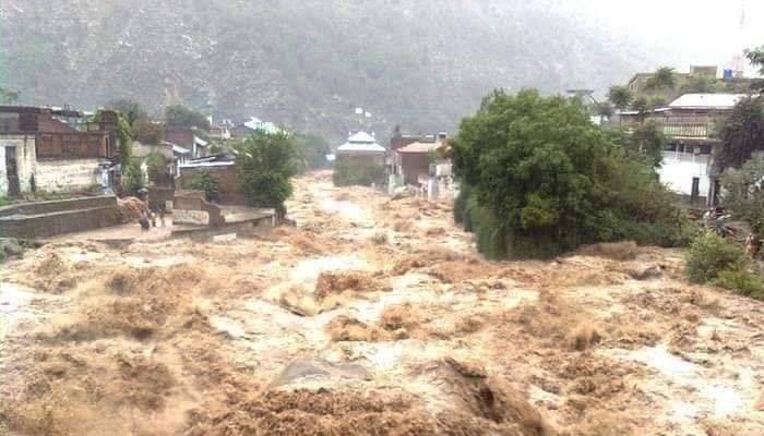 flood in kumrat 400 tourists stranded