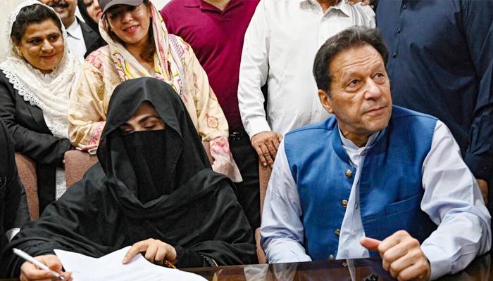 توشہ خانہ ٹو کیس:عمران خان، بشریٰ بی بی کو طلبی کا نوٹس، 16 ستمبر کو پیش کرنے کا حکم