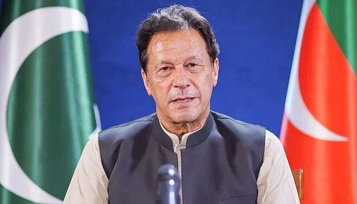 اسٹیبلشمنٹ کے لوگ رائٹ دکھا کے لیفٹ مارتے ہیں، عمران خان