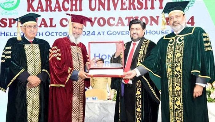 جامعہ کراچی نے ڈاکٹر ذاکر نائیک کو اعزازی ڈگری سے نواز دیا