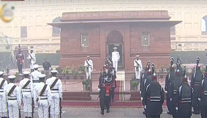 علامہ اقبال کا 147 واں یوم ولادت ، مزاراقبال پرگارڈزتبدیلی کی پروقارتقریب