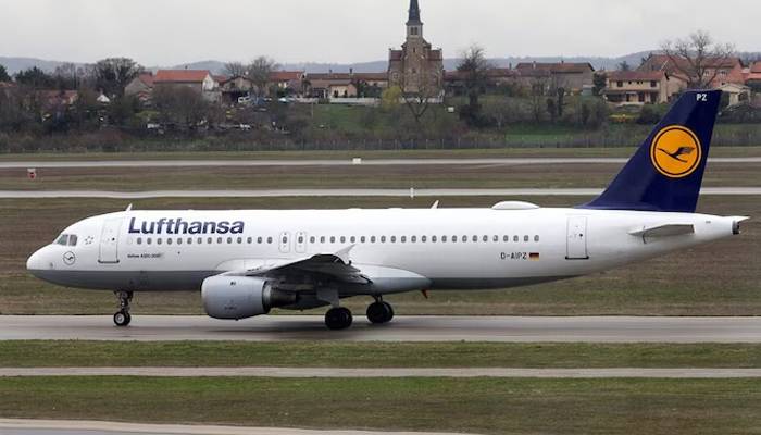 lufthansa flight air turbulence