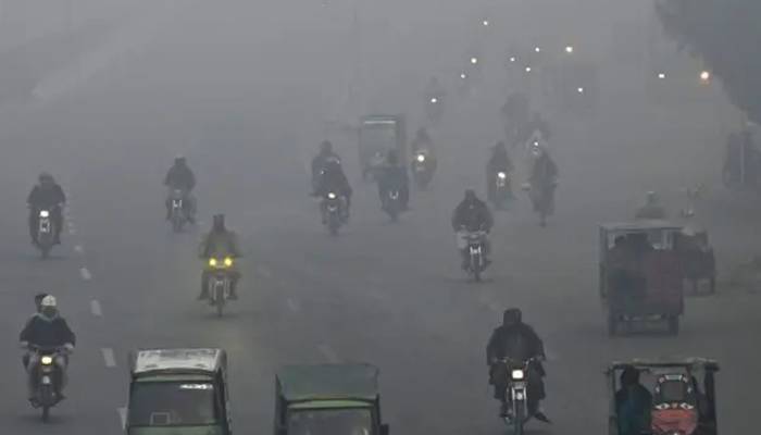 اسموگ اور دھند کاراج،ایئرکوالٹی انڈیکس1324تک جاپہنچا، ناک،گلے کی بیماریوں میں اضافہ